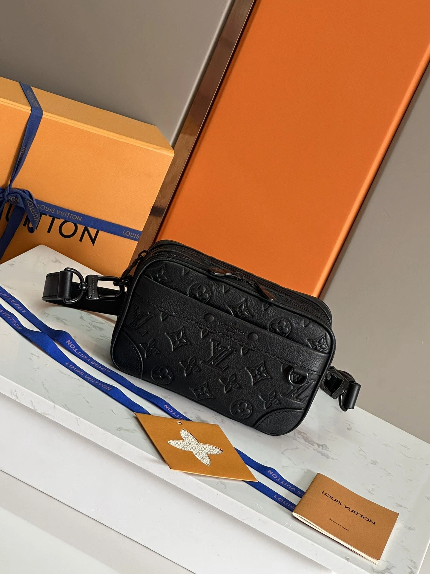 SmoothTexture Mens Louis Vuitton Satchel Bags 91720