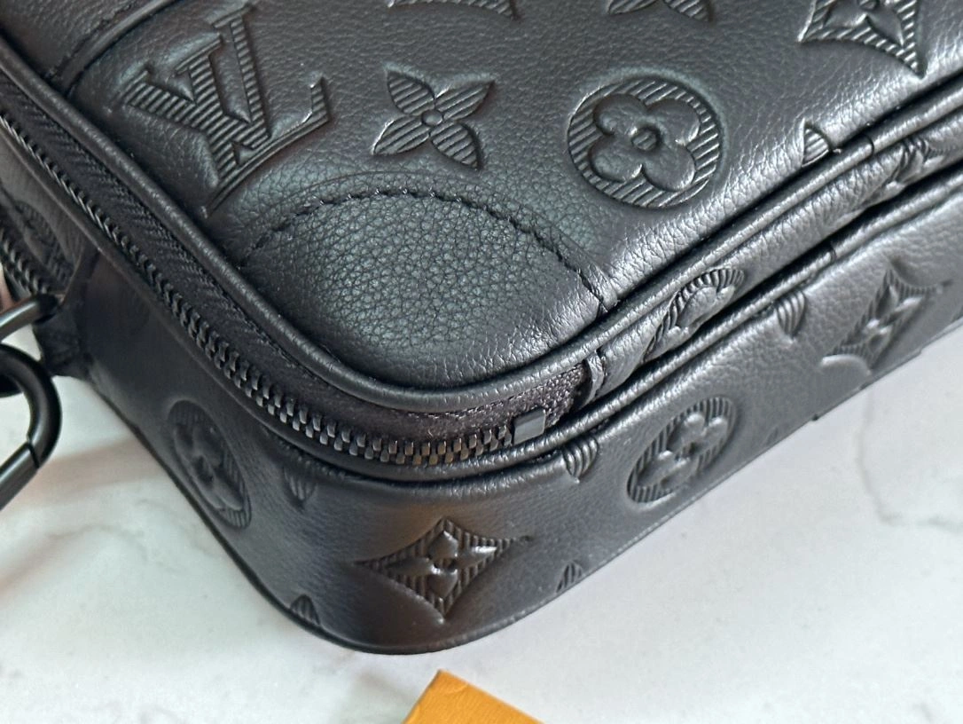 SmoothTexture Mens Louis Vuitton Satchel Bags 91720