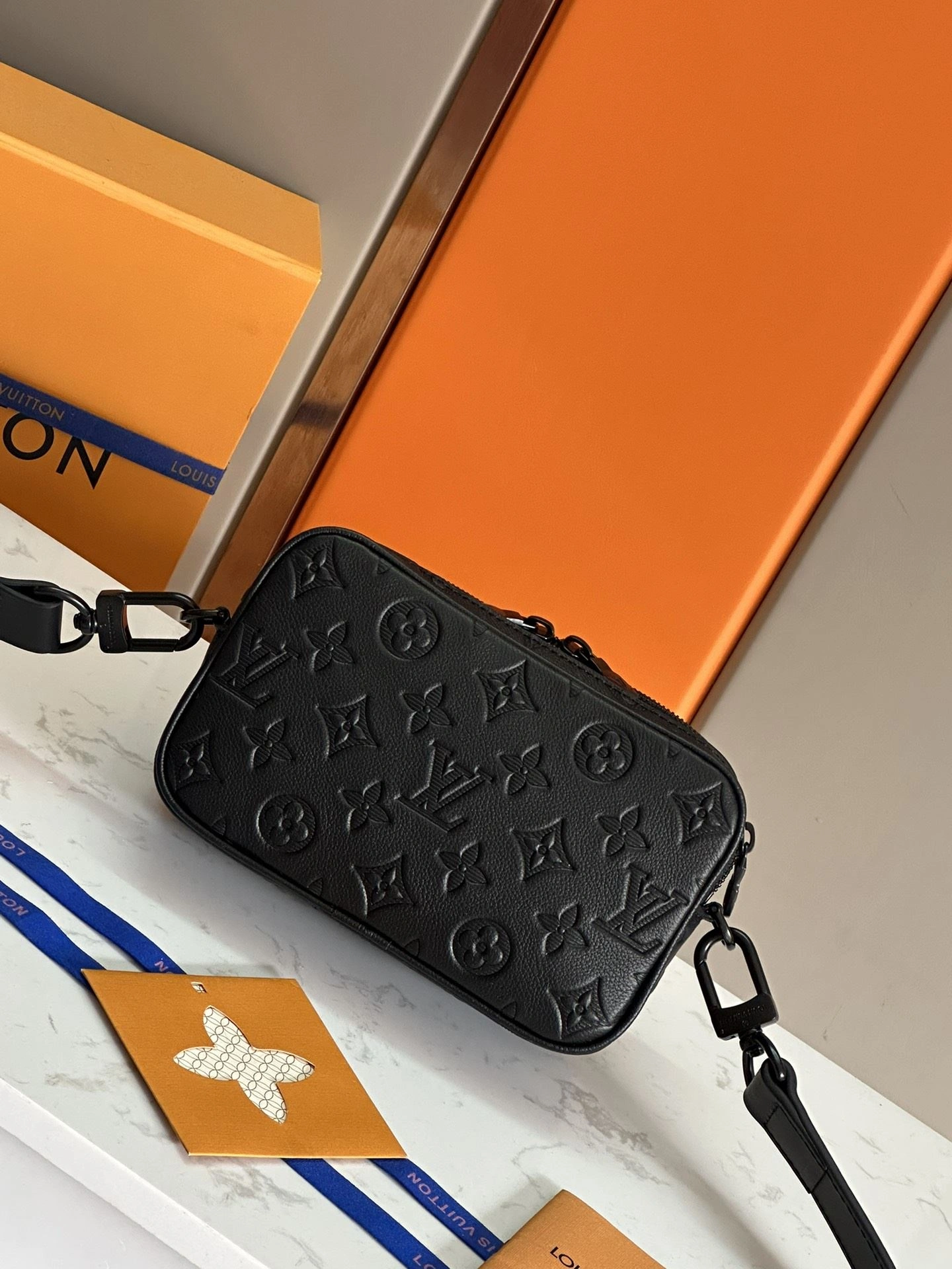 SmoothTexture Mens Louis Vuitton Satchel Bags 91720