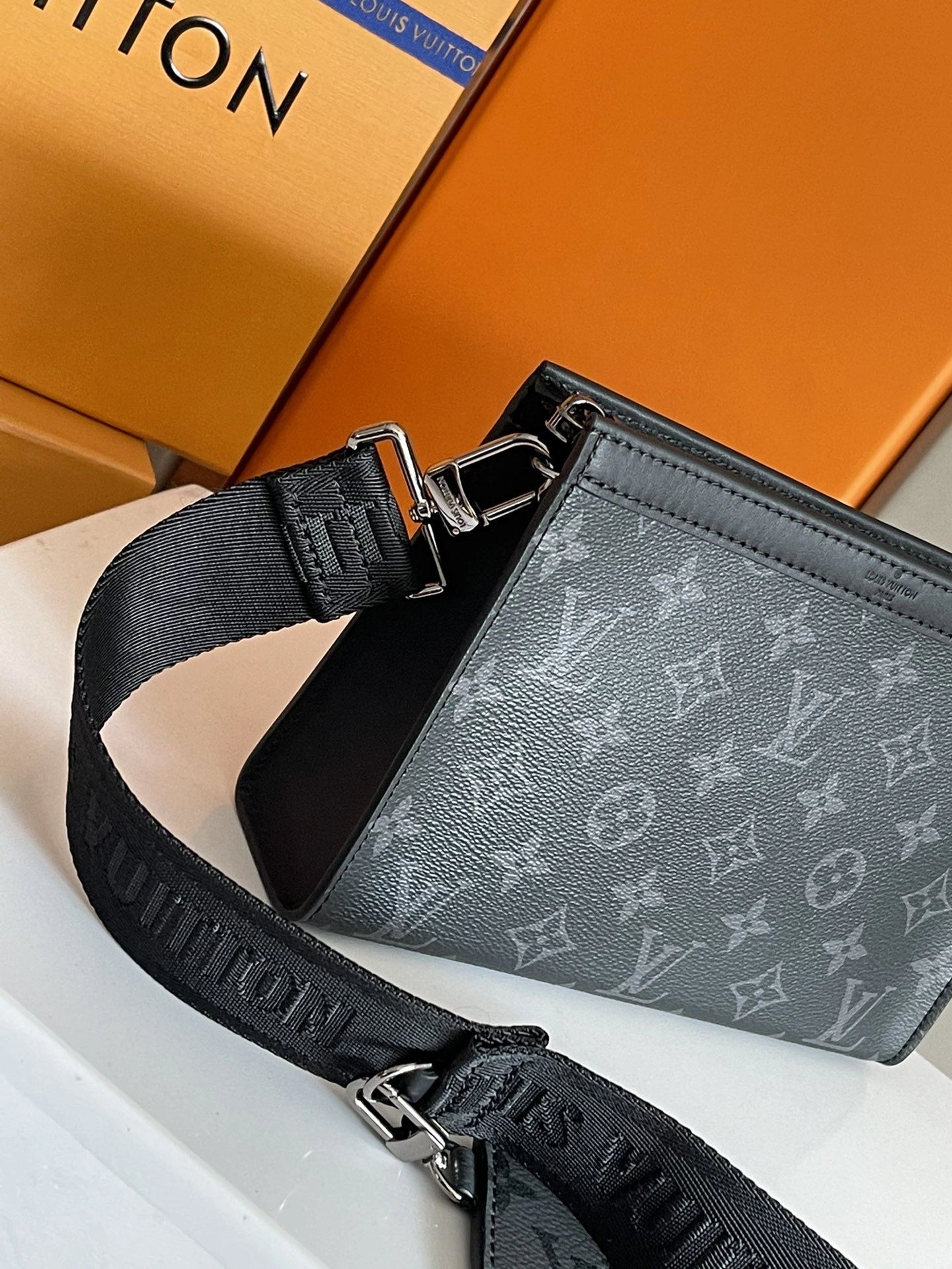 Mens Louis Vuitton Satchel Bags Seasonal 91706