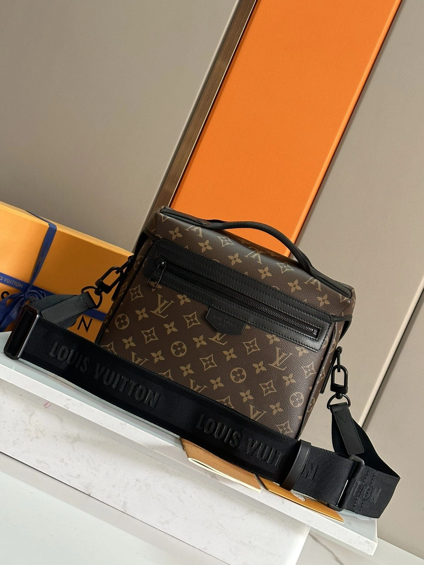 Mens Louis Vuitton Satchel Bags Minimalist 91676