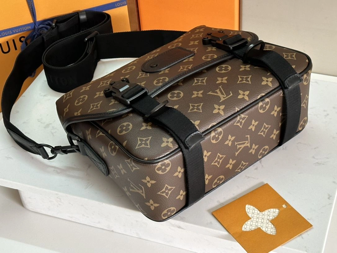 Mens Louis Vuitton Satchel Bags Minimalist 91676
