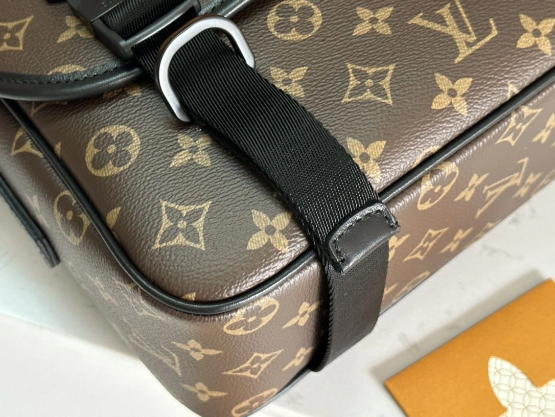 Mens Louis Vuitton Satchel Bags Minimalist 91676