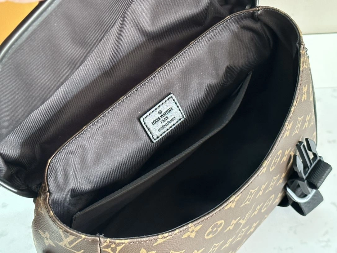Mens Louis Vuitton Satchel Bags Minimalist 91676