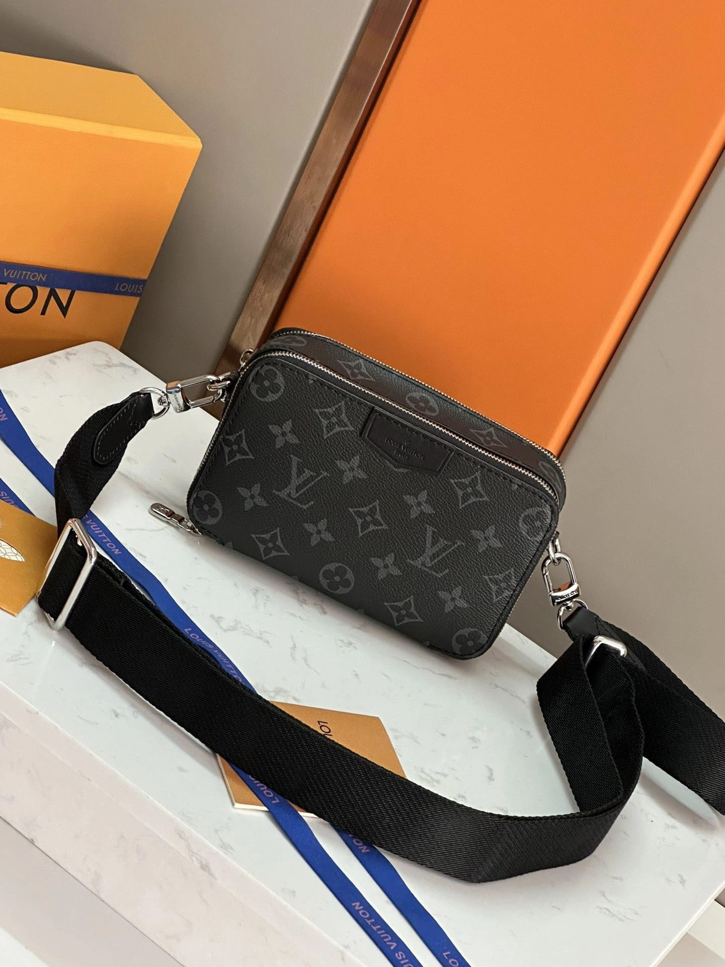 SmoothTexture Mens Louis Vuitton Satchel Bags 91688