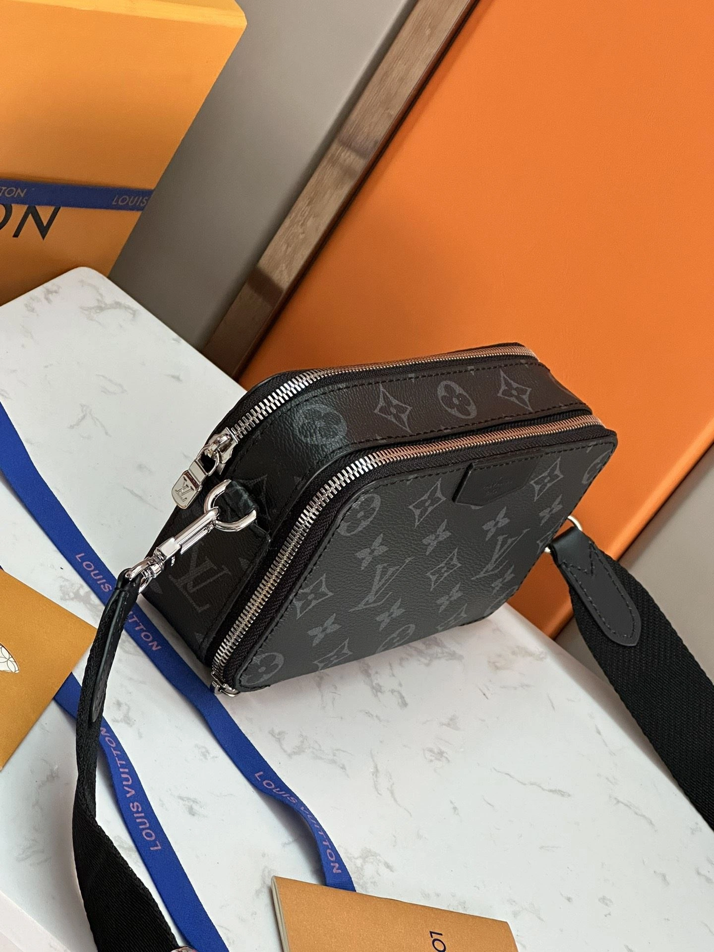 SmoothTexture Mens Louis Vuitton Satchel Bags 91688