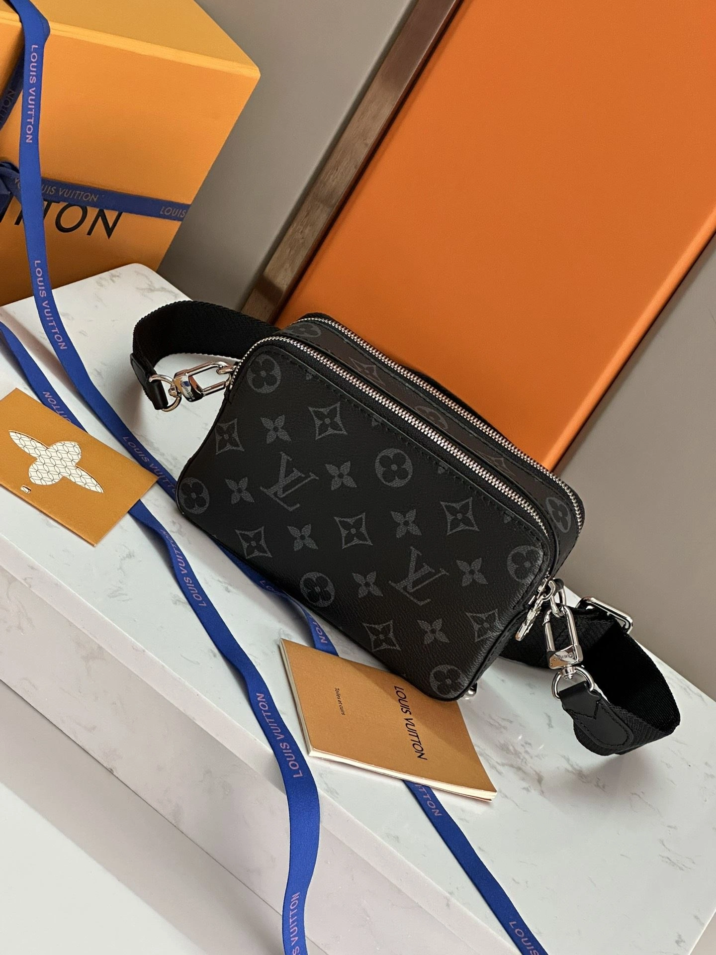 SmoothTexture Mens Louis Vuitton Satchel Bags 91688