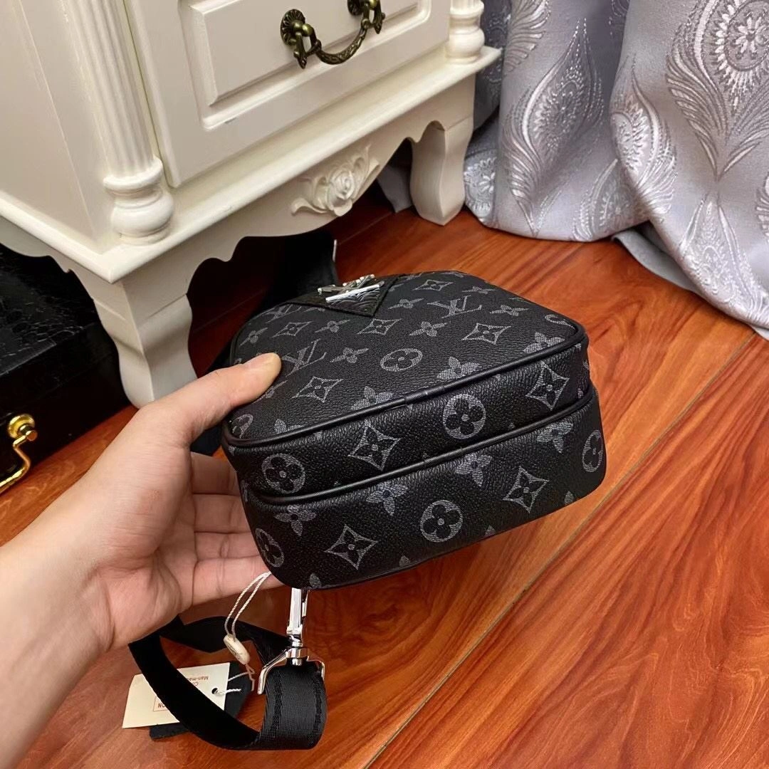 Stretchable Mens Louis Vuitton Waist Chest Packs 92655