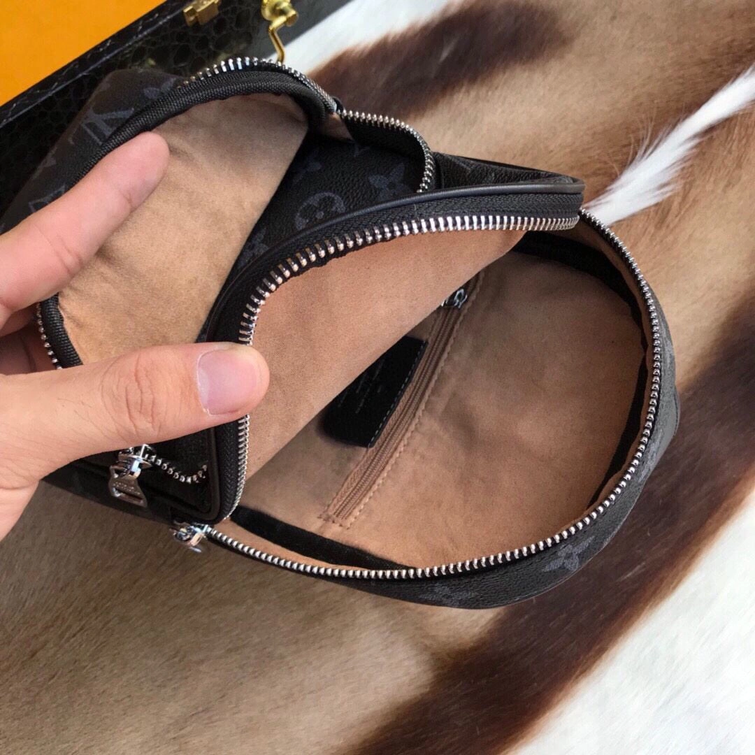 Unisex Mens Louis Vuitton Waist Chest Packs 92672