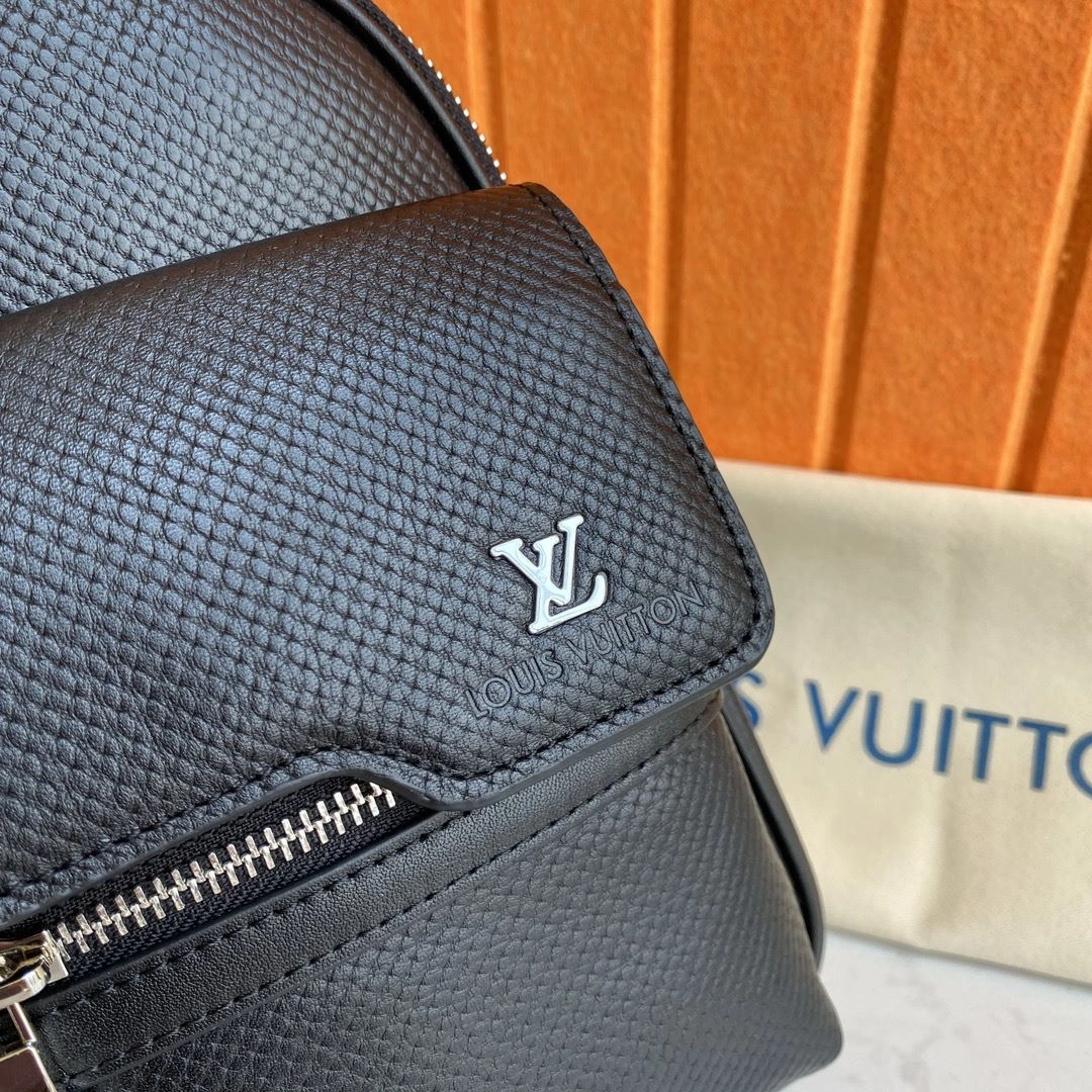 Mens Louis Vuitton Waist Chest Packs Trendsetting 92652