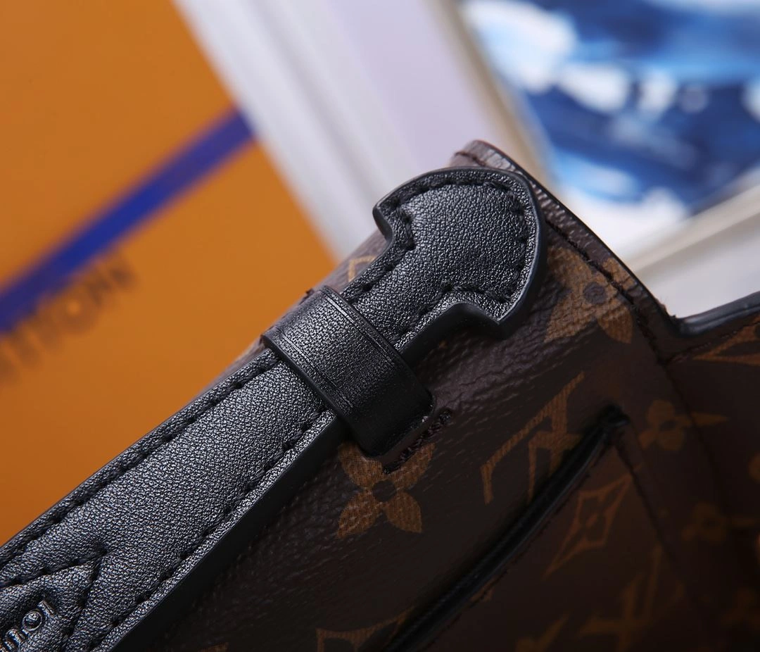 Mens Louis Vuitton Waist Chest Packs Practical 91636