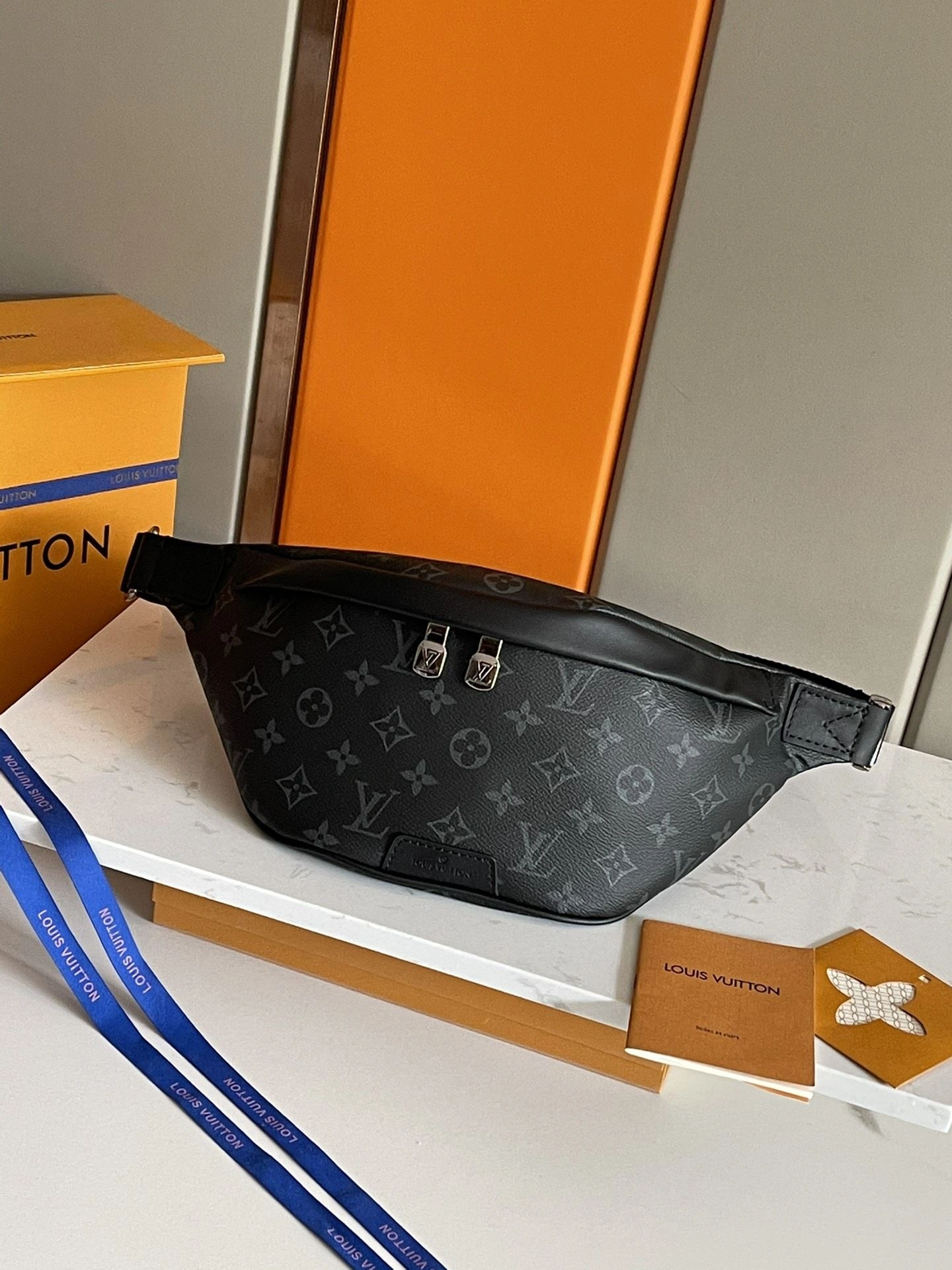 Elegant Mens Louis Vuitton Waist Chest Packs 91631