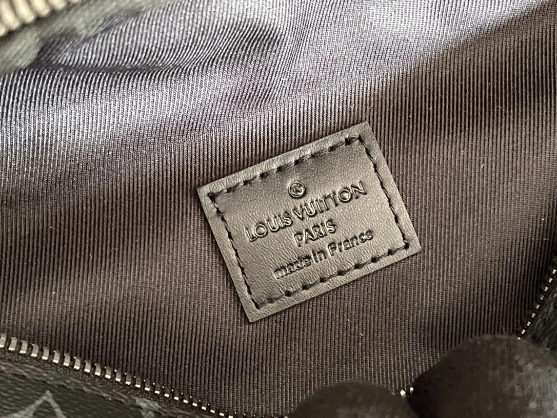 Elegant Mens Louis Vuitton Waist Chest Packs 91631