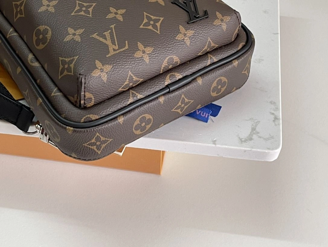 Mens Louis Vuitton Waist Chest Packs TimelessDesign 91633