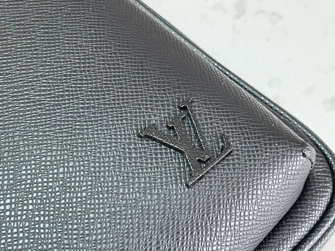 Mens Louis Vuitton Waist Chest Packs Sleek 91627