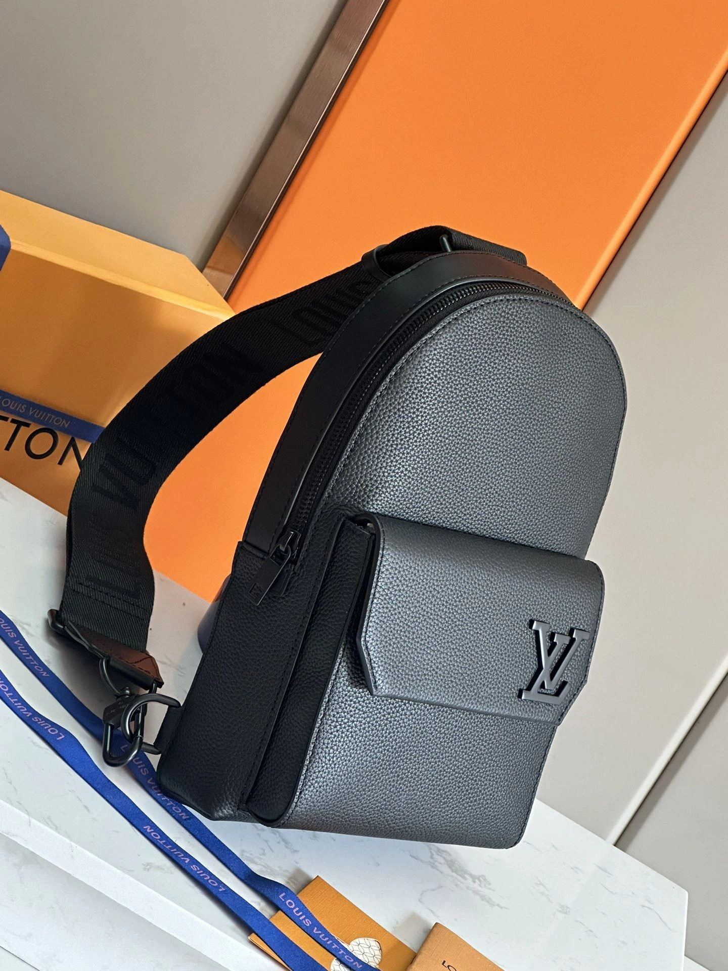 Chic Mens Louis Vuitton Waist Chest Packs 91628