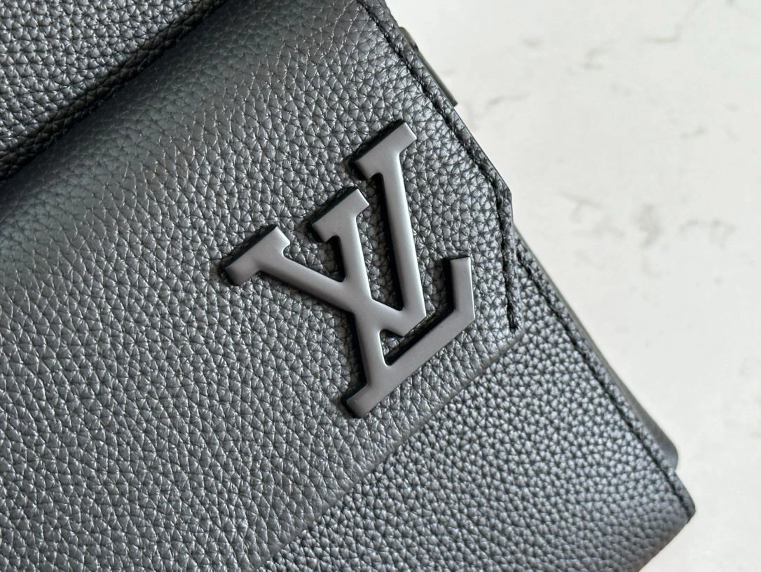 Chic Mens Louis Vuitton Waist Chest Packs 91628