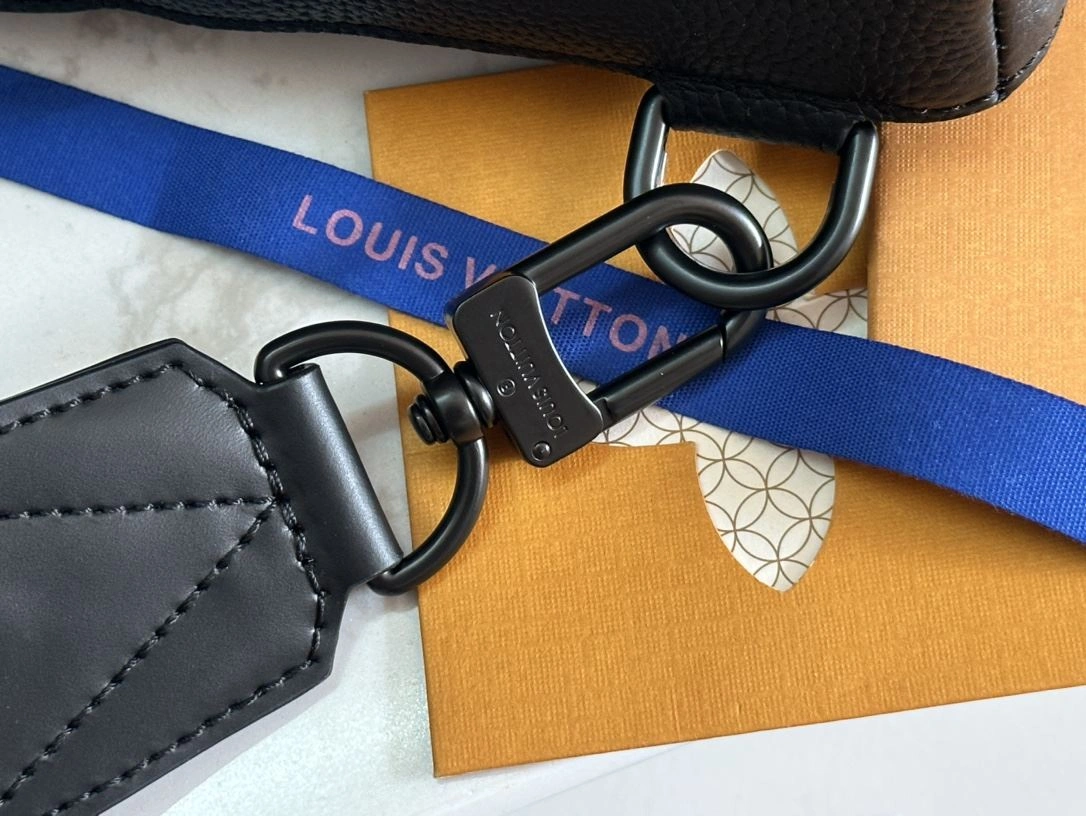 Chic Mens Louis Vuitton Waist Chest Packs 91628