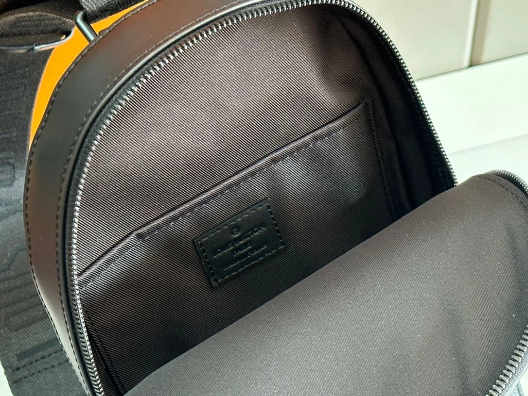 Chic Mens Louis Vuitton Waist Chest Packs 91628