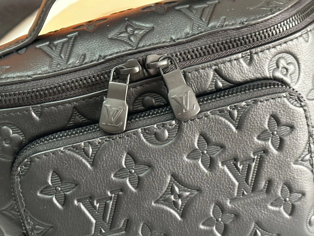 Minimalist Mens Louis Vuitton Waist Chest Packs 91624