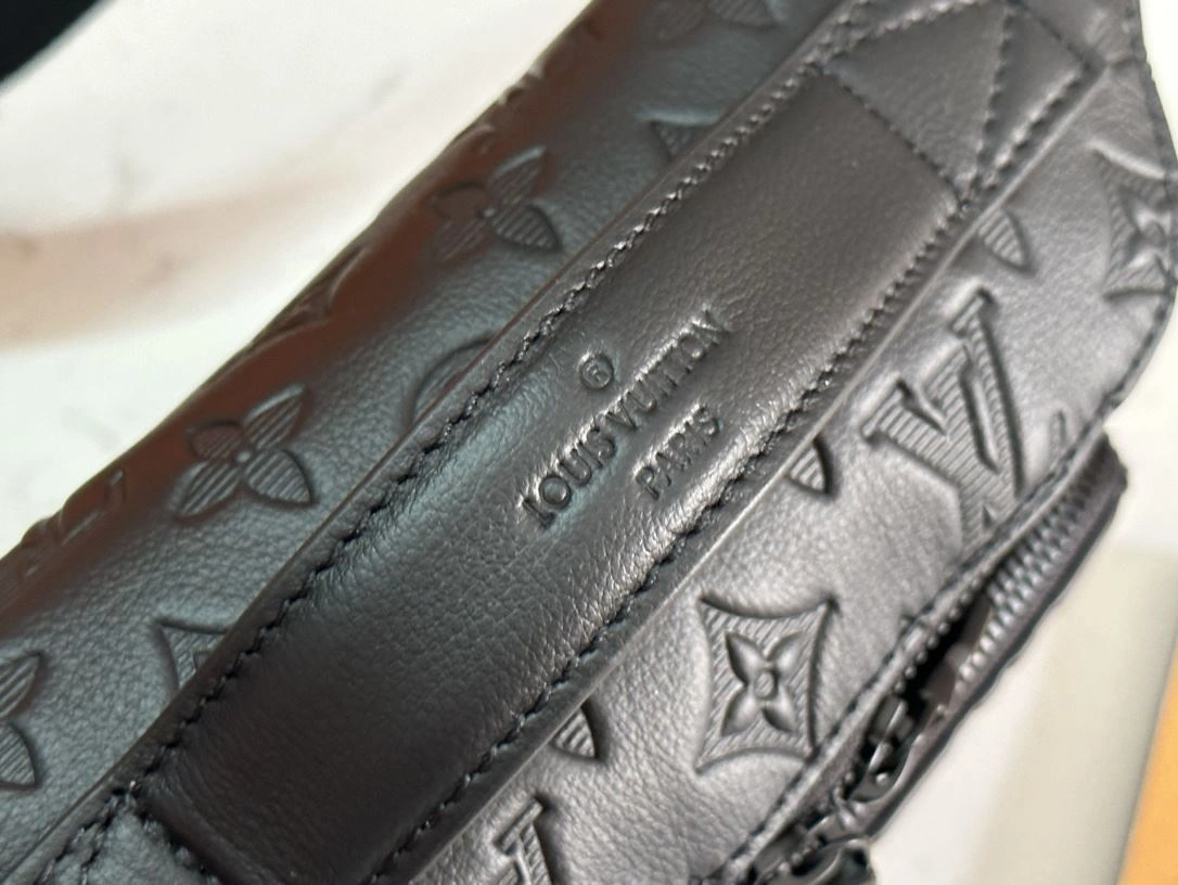 Minimalist Mens Louis Vuitton Waist Chest Packs 91624