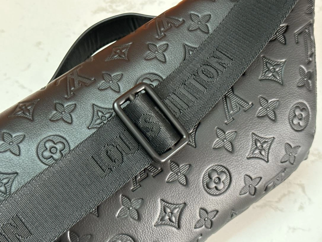 Minimalist Mens Louis Vuitton Waist Chest Packs 91624