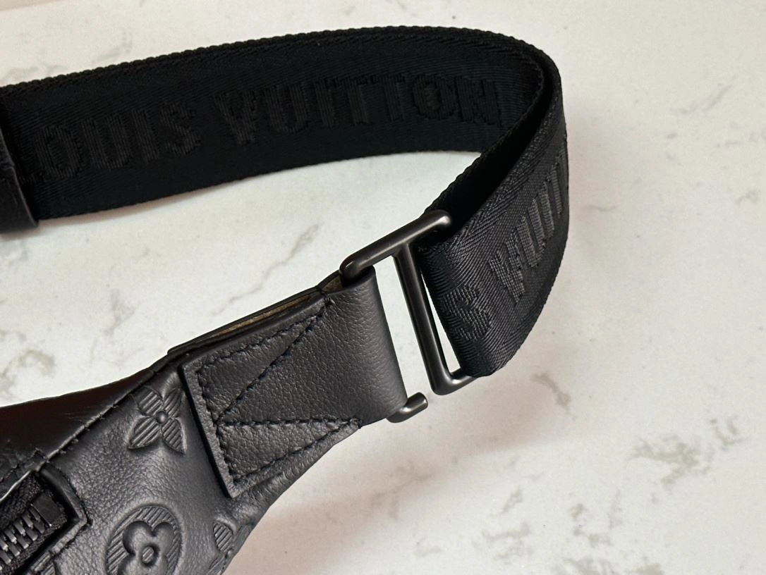 Minimalist Mens Louis Vuitton Waist Chest Packs 91624