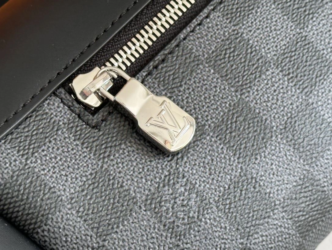 Mens Louis Vuitton Waist Chest Packs Elegant 91621
