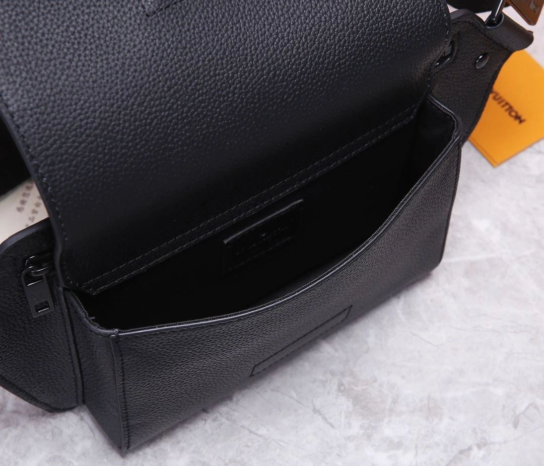 Mens Louis Vuitton Waist Chest Packs Durable 91618