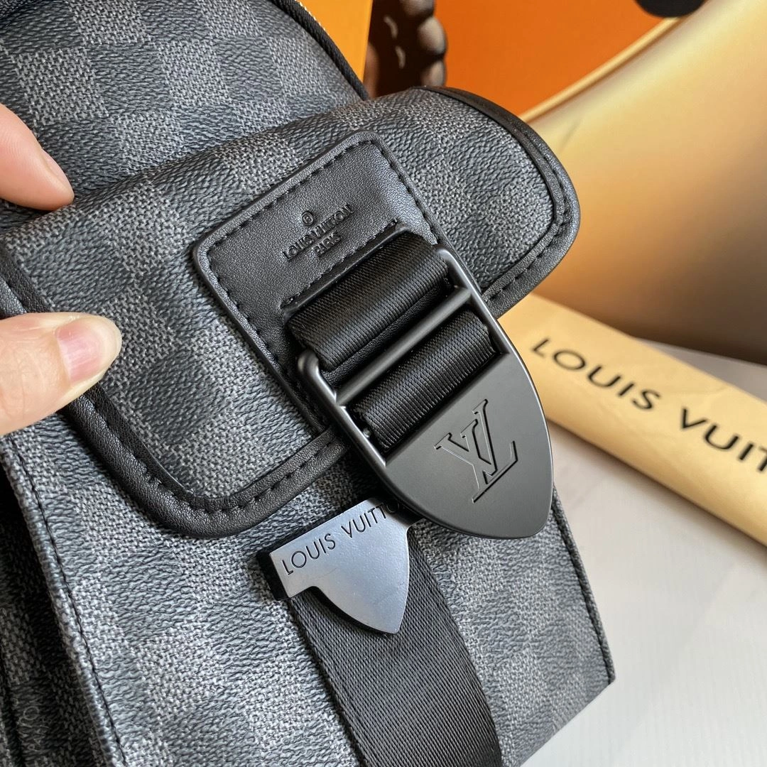 Mens Louis Vuitton Waist Chest Packs EasyMatch 91623