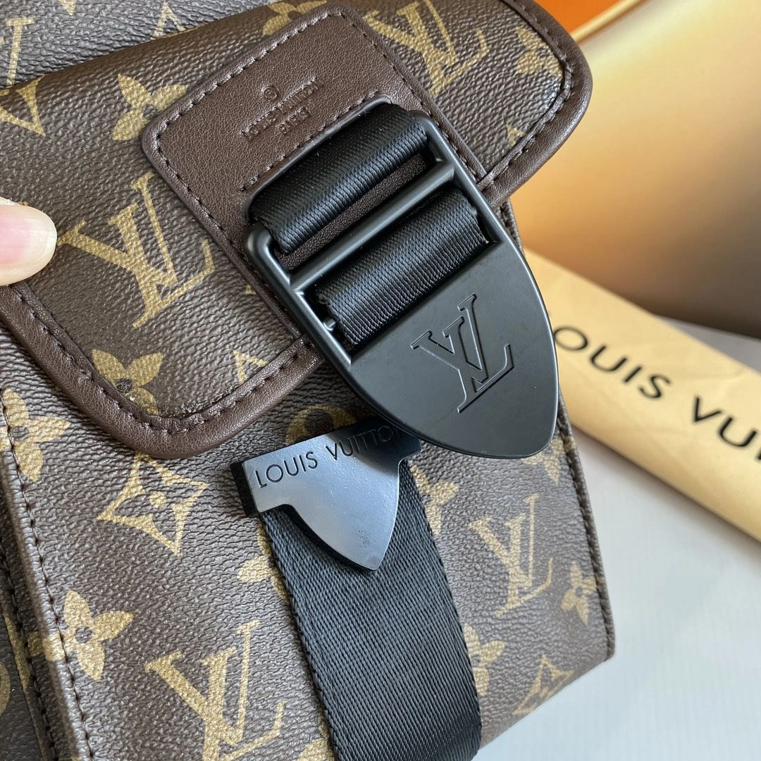 Mens Louis Vuitton Waist Chest Packs Classic 91653