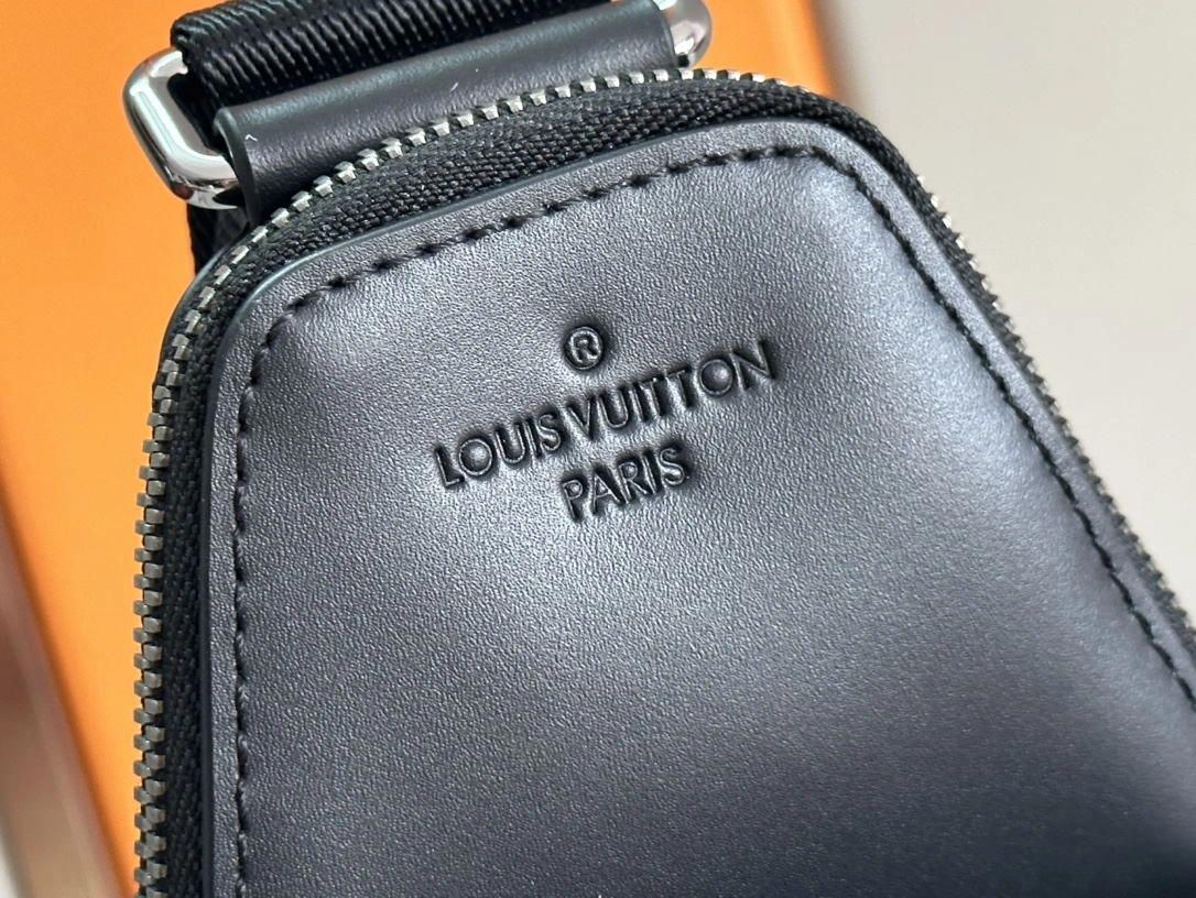 Mens Louis Vuitton Waist Chest Packs Classic 91644