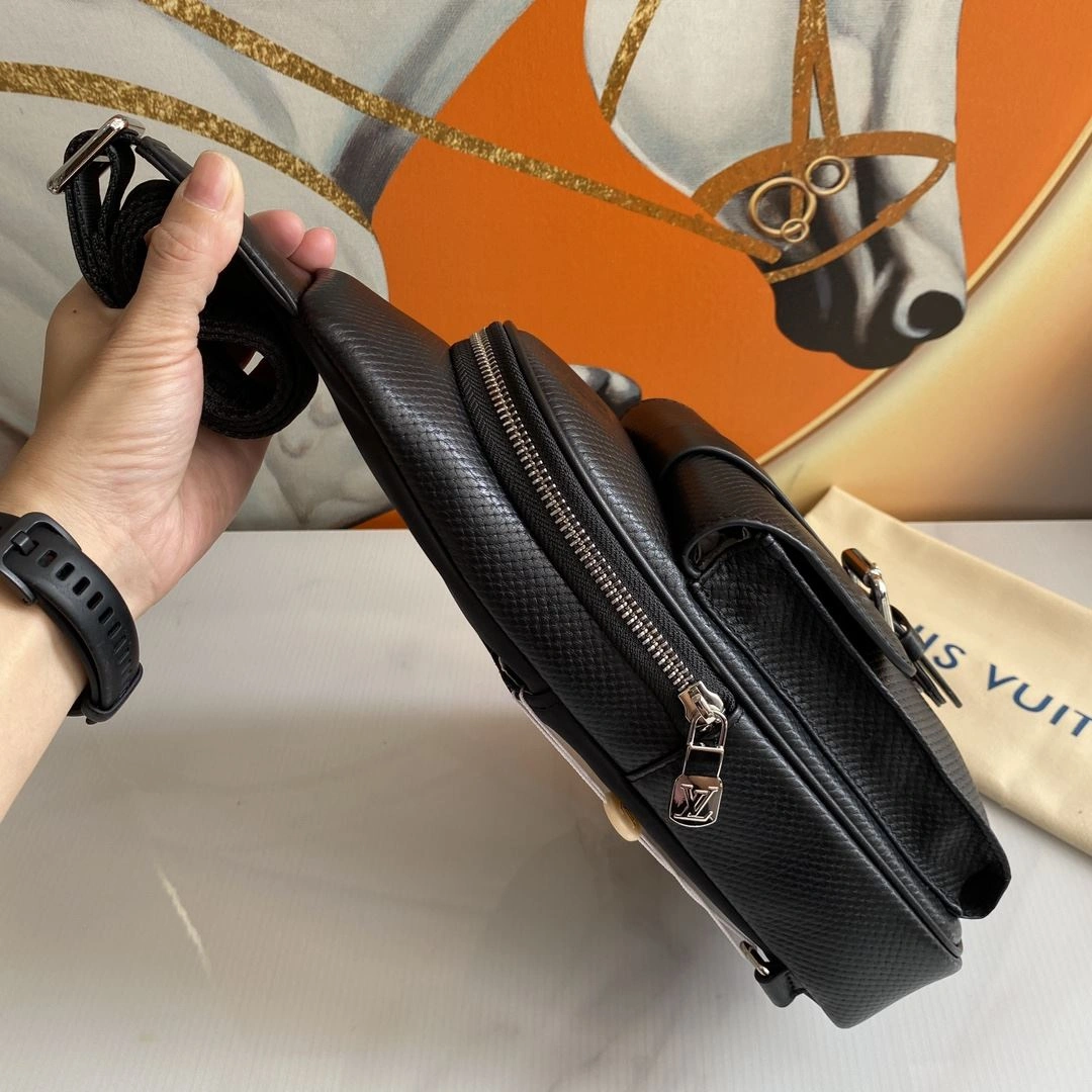 Seasonal Mens Louis Vuitton Waist Chest Packs 91650