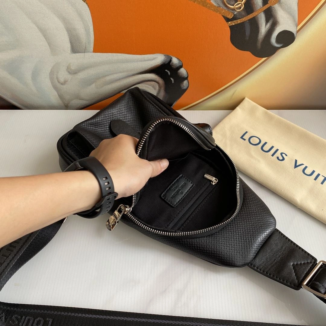 Seasonal Mens Louis Vuitton Waist Chest Packs 91650