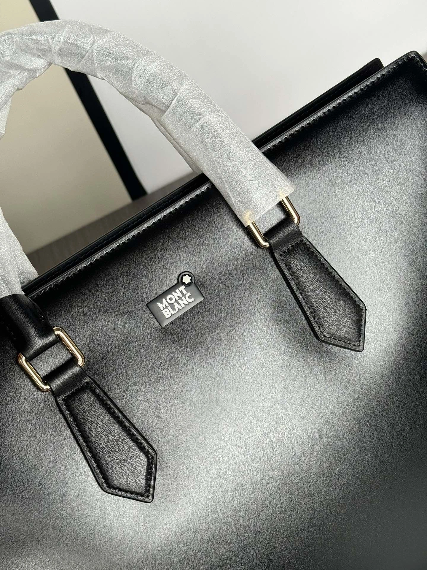 EyeCatching Mens Montblanc Briefcases 92567
