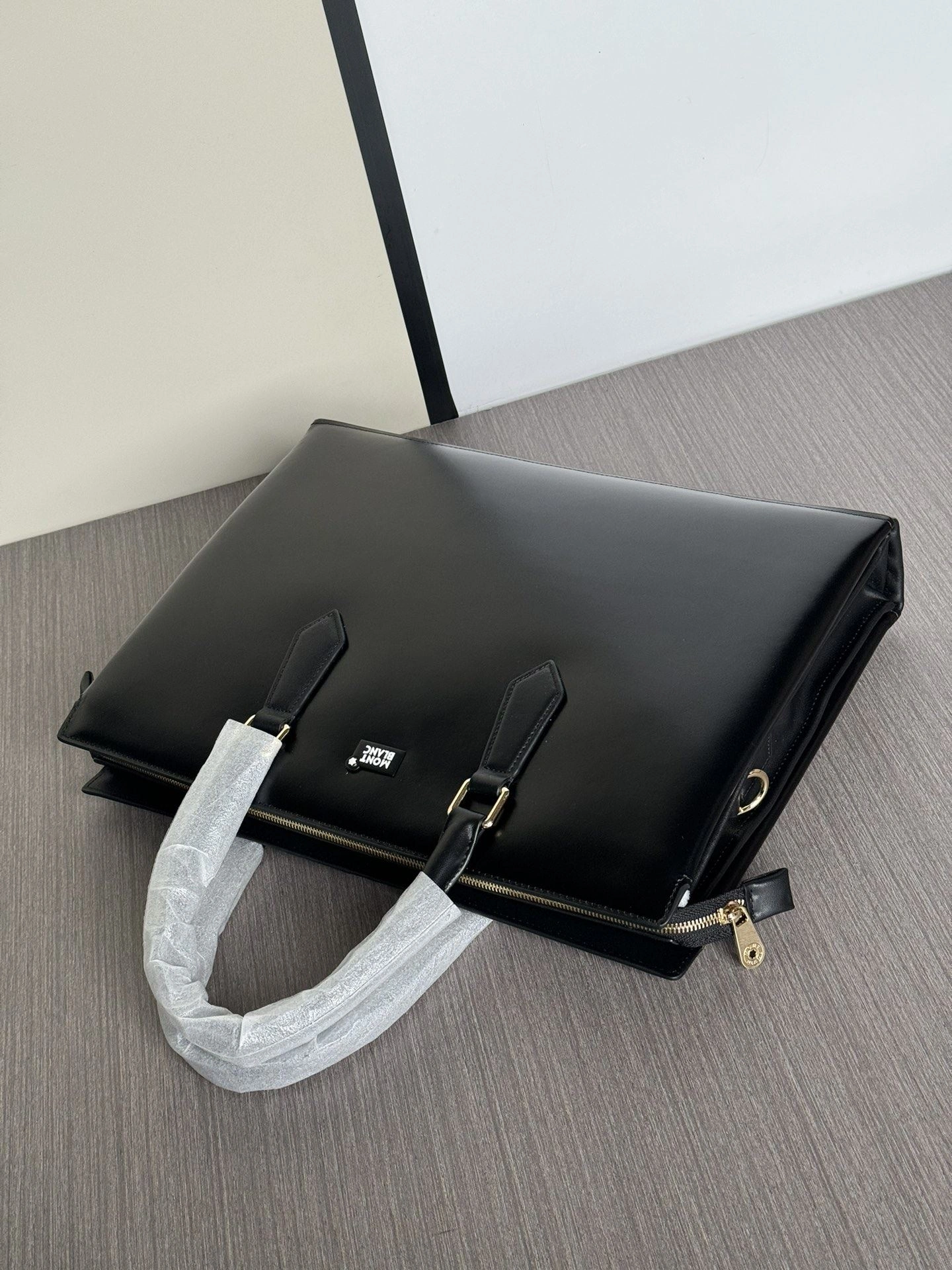 EyeCatching Mens Montblanc Briefcases 92567
