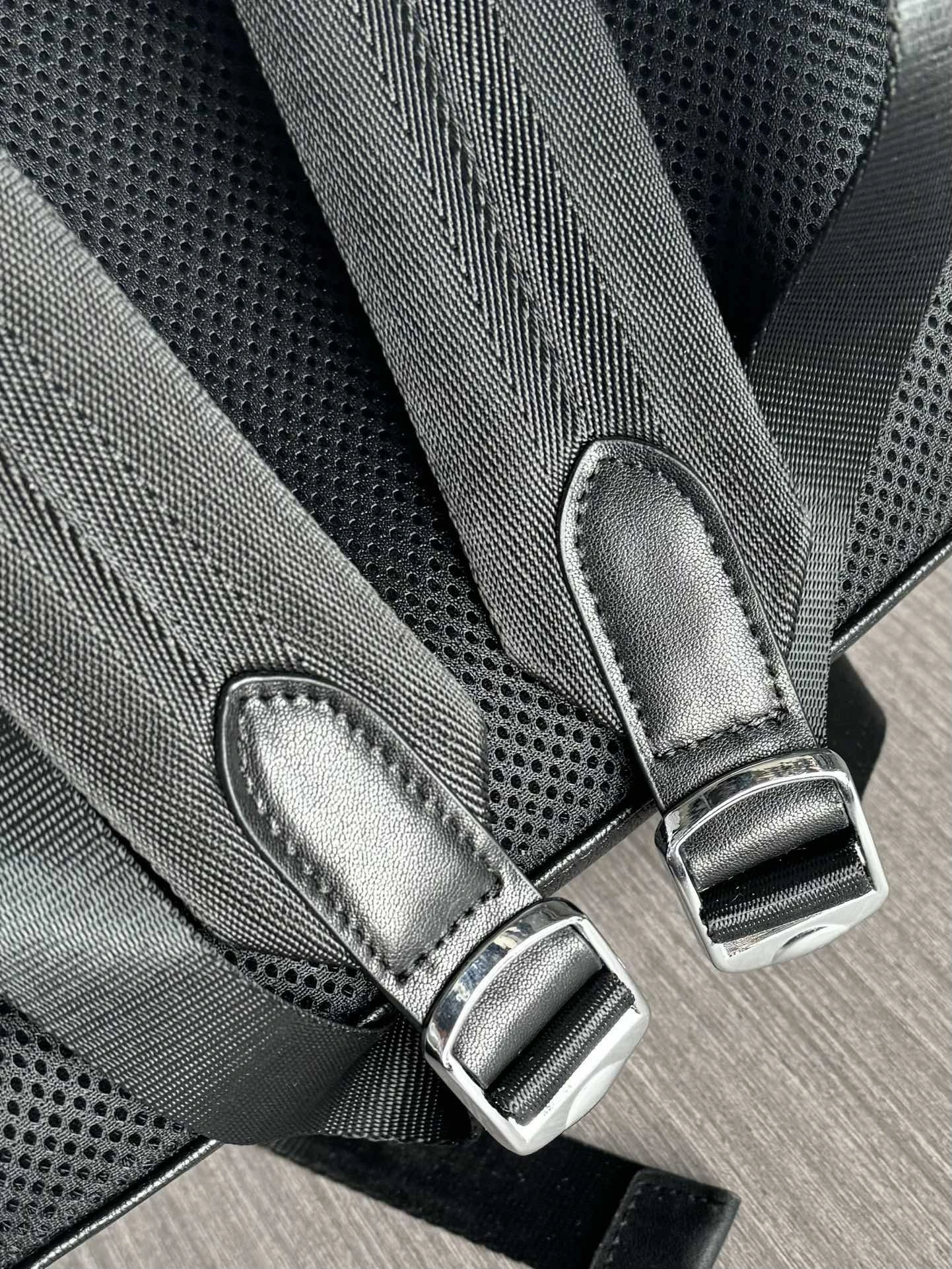 Mens Prada Backpacks ModernLook 92482