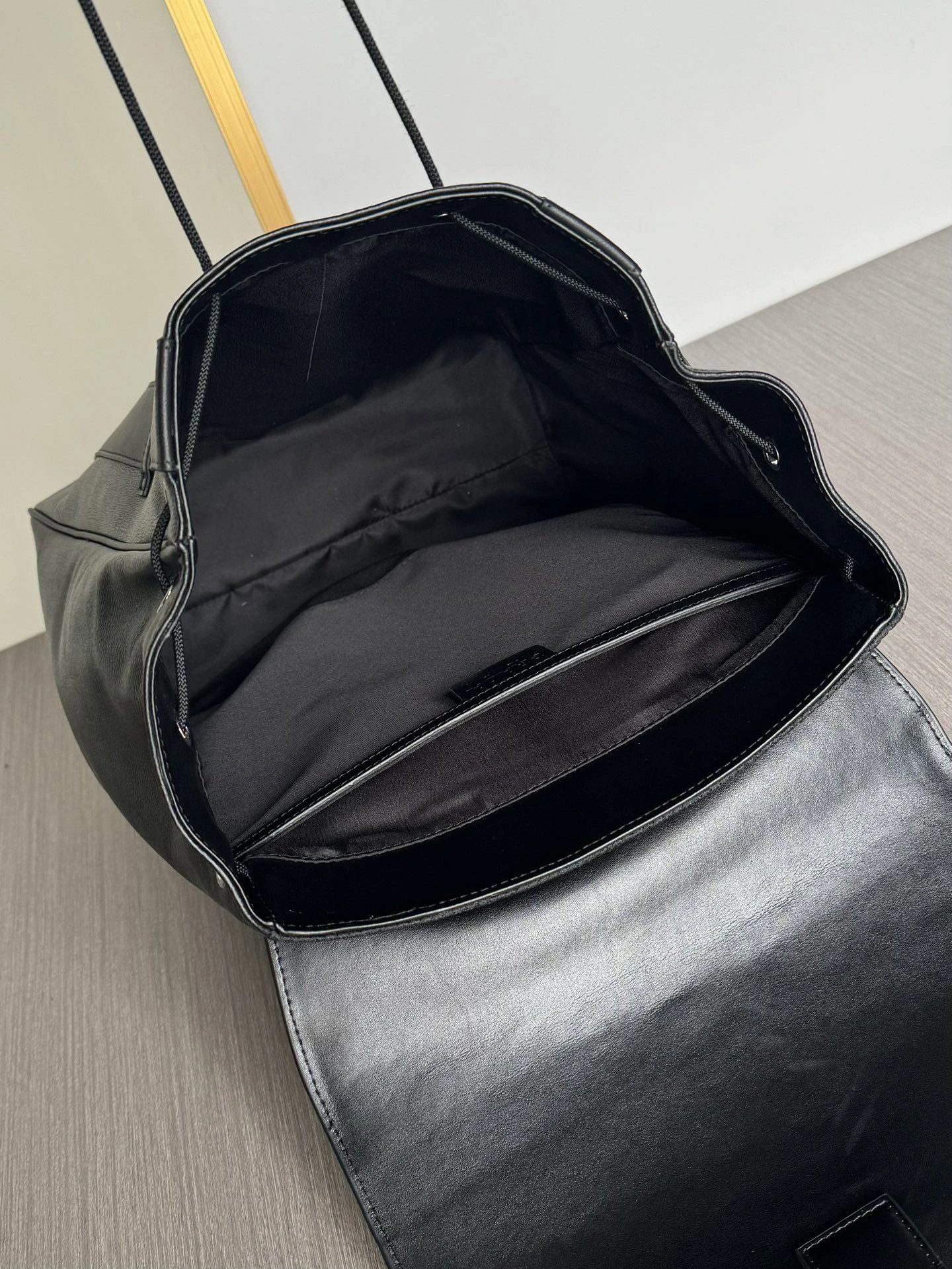 Mens Prada Backpacks ModernLook 92482