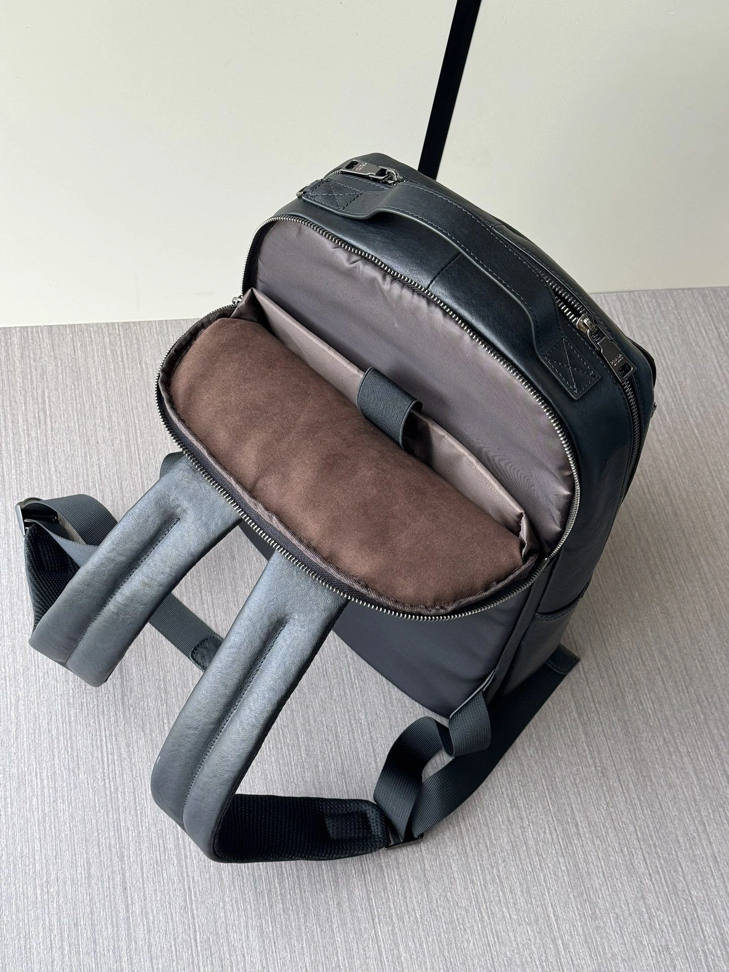 Mens Prada Backpacks ModernLook 92547