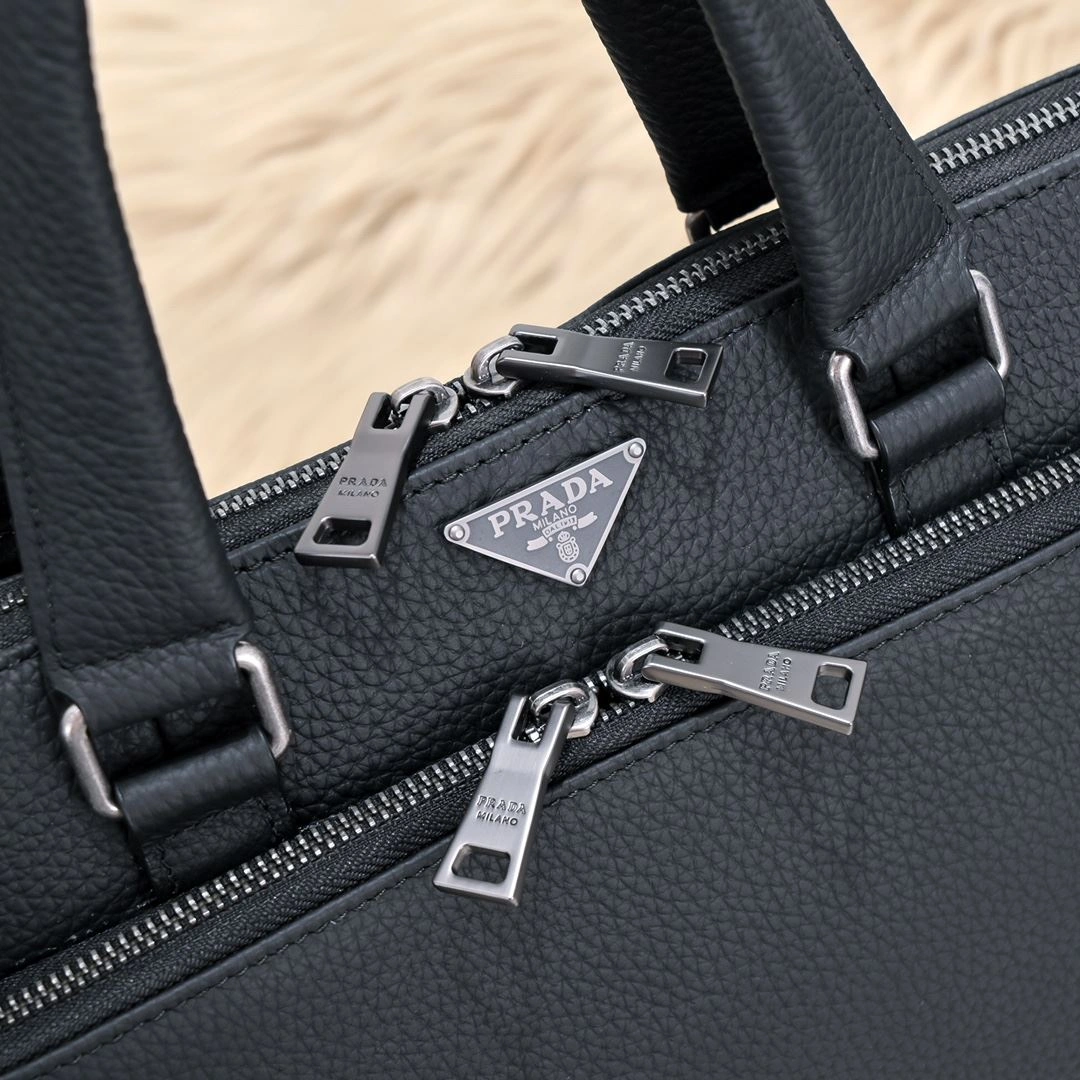 WellDesigned Mens Prada Briefcases 90744