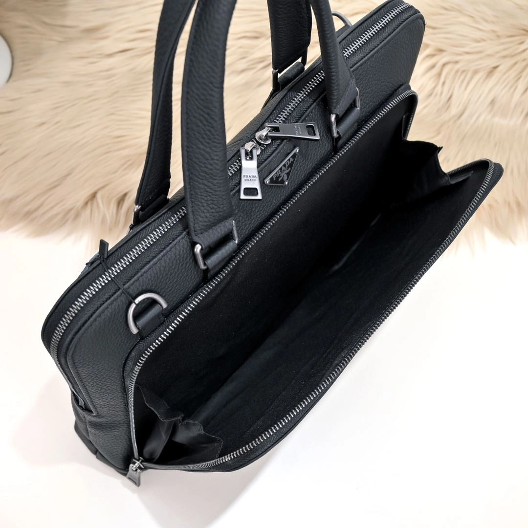WellDesigned Mens Prada Briefcases 90744