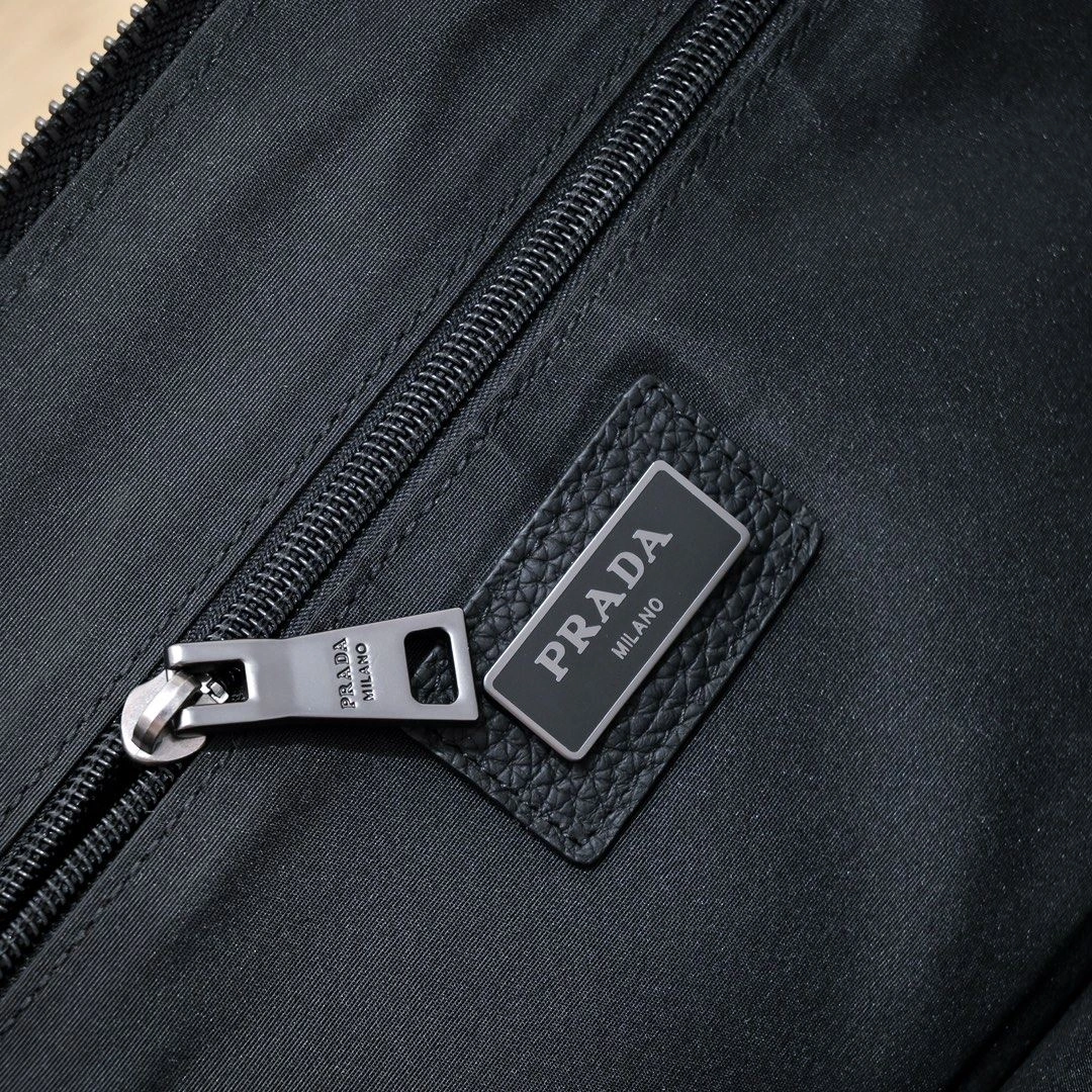 WellDesigned Mens Prada Briefcases 90744
