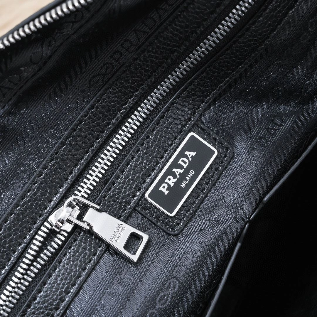 TimelessDesign Mens Prada Briefcases 90745