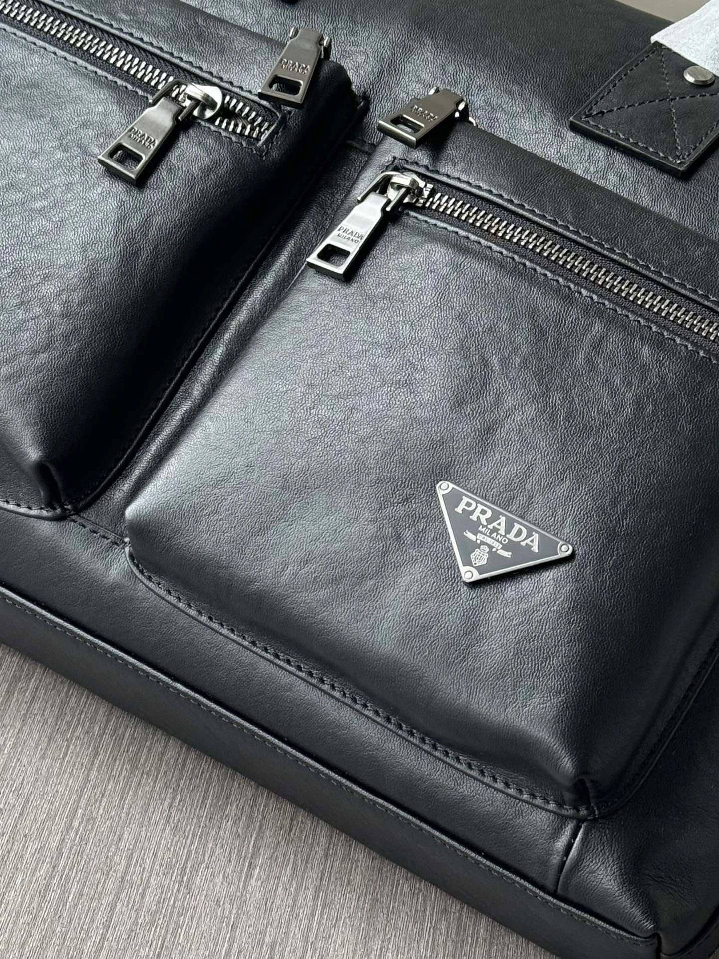 RelaxedFit Mens Prada Briefcases 92420