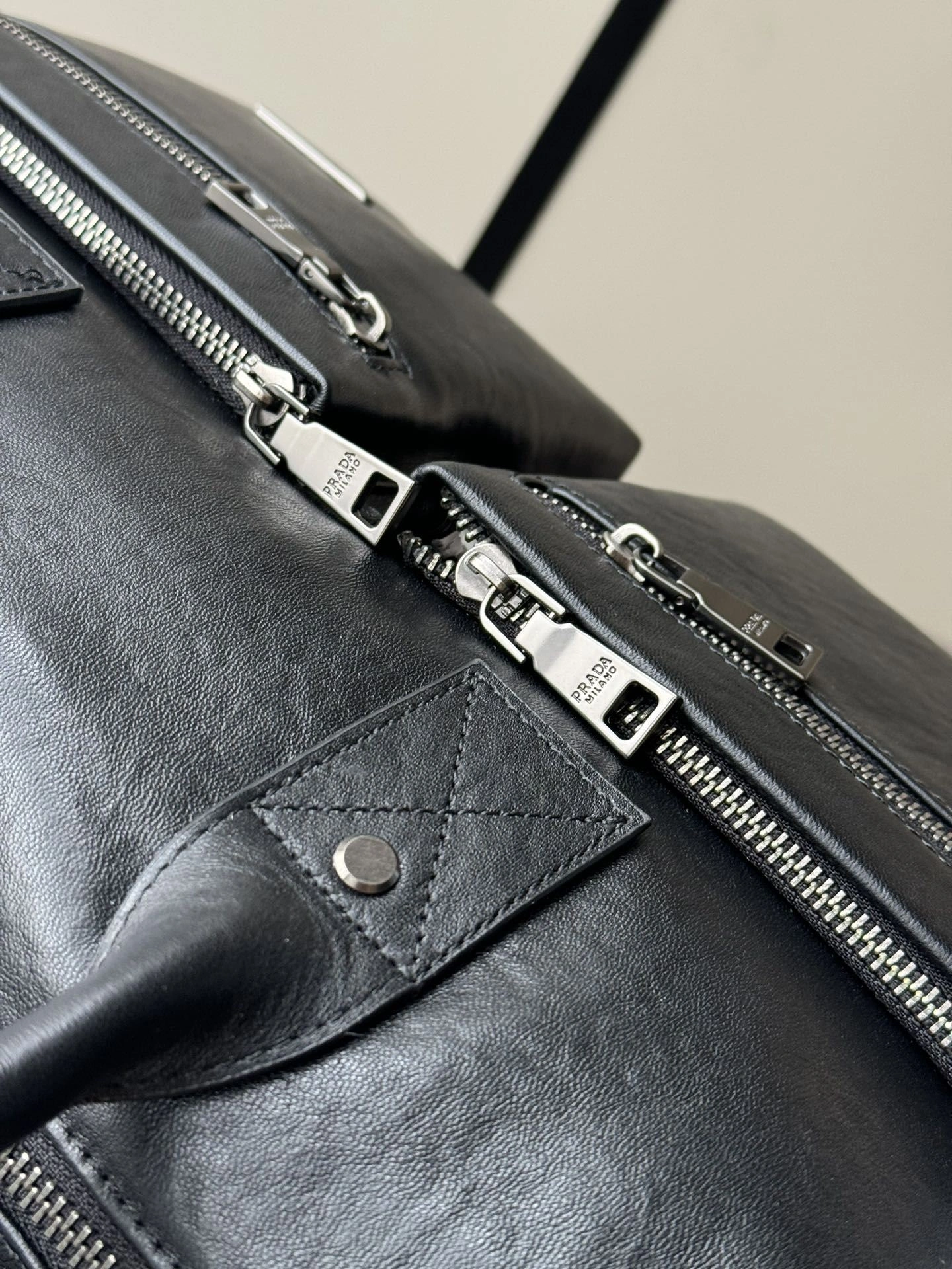 RelaxedFit Mens Prada Briefcases 92420