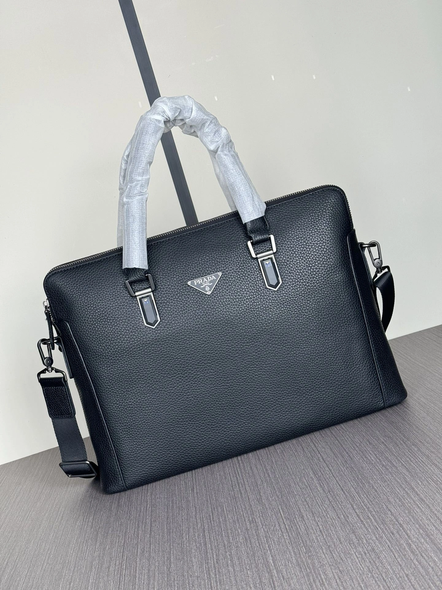 SmoothTexture Mens Prada Briefcases 92418