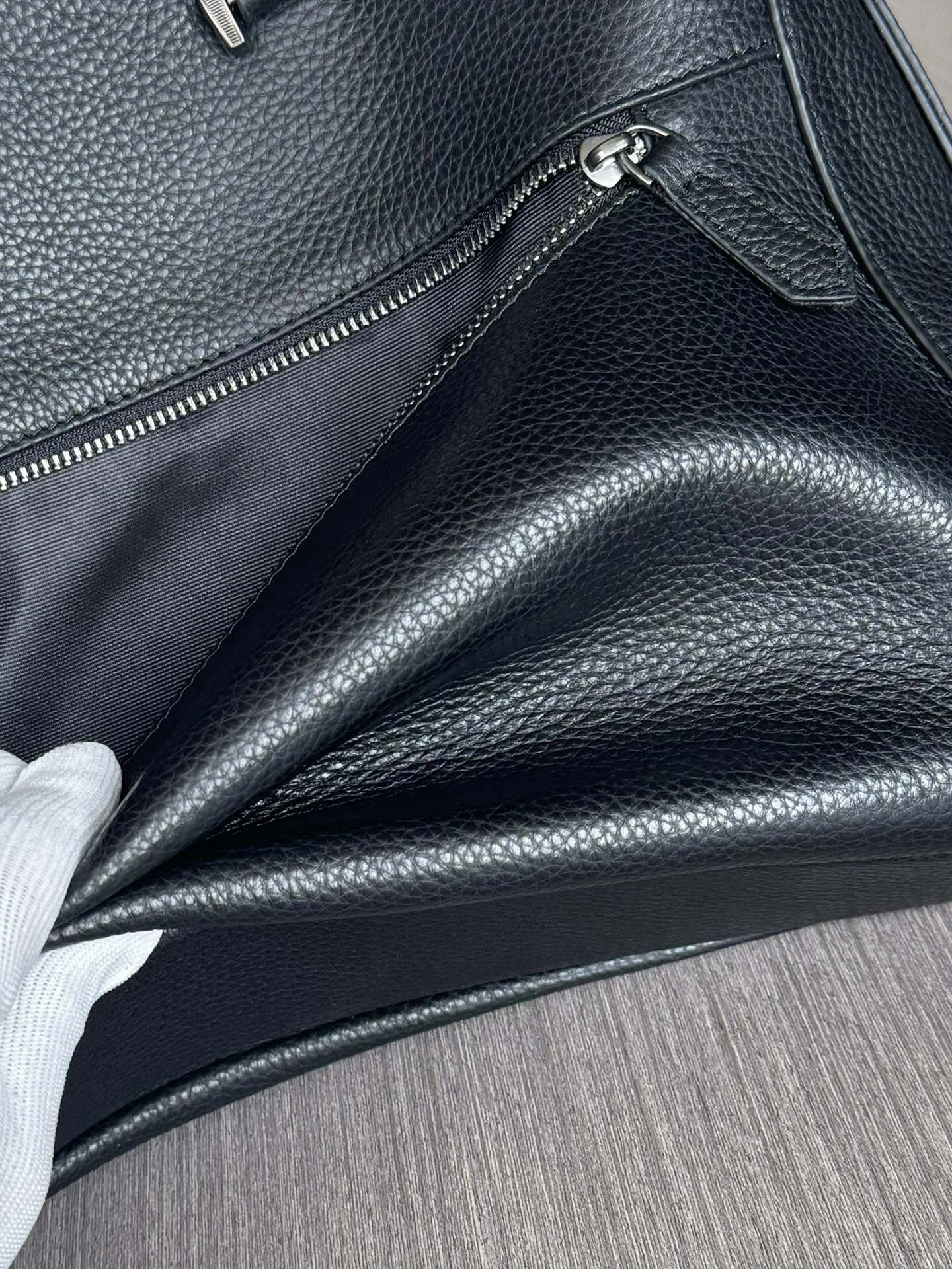 SmoothTexture Mens Prada Briefcases 92418