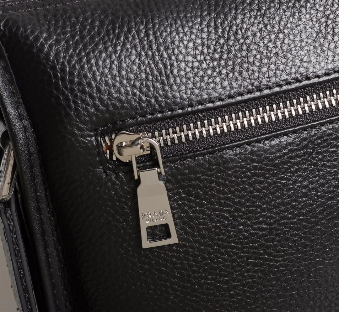 RelaxedFit Mens Prada Briefcases 92405