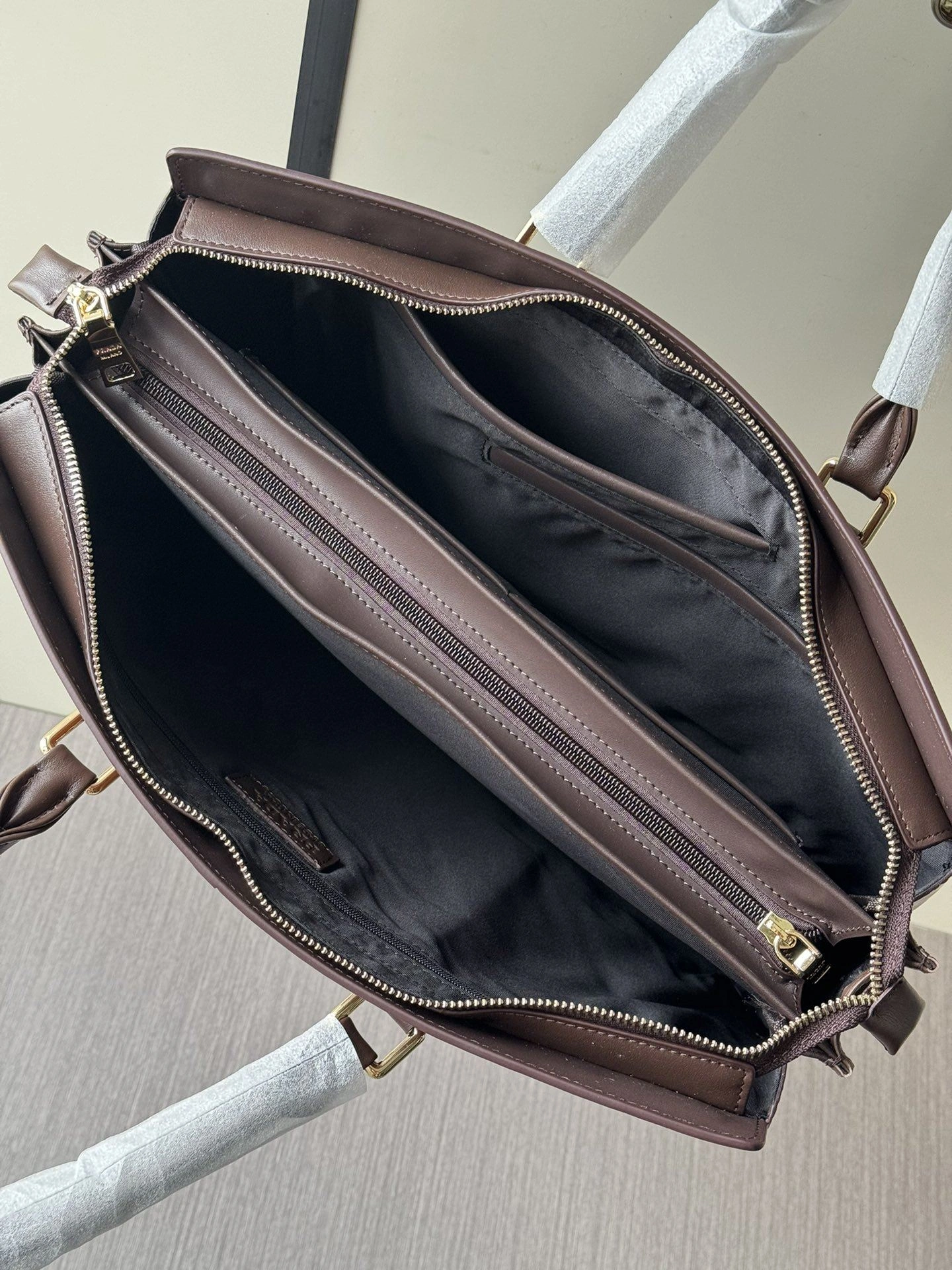 Mens Prada Briefcases Comfortable 92399