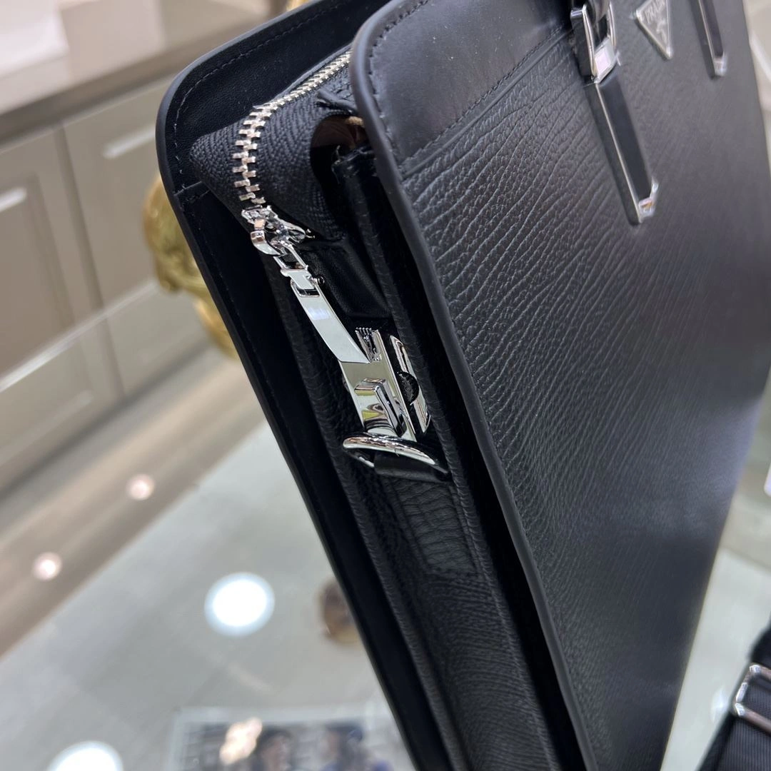 Mens Prada Briefcases WaterResistant 91557